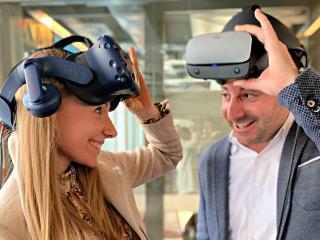 VR Darmmodell Personen mit VR-Brillen